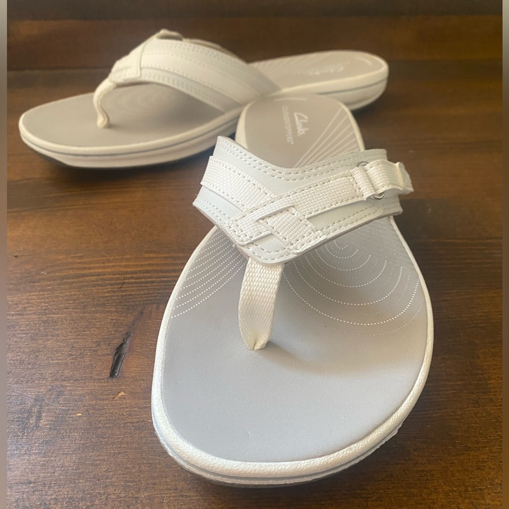 Clark’s Cloudsteppers Brinkley Thong Sandals White Sea Grey Size 10 Orthopedic